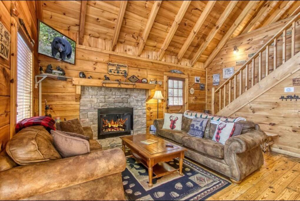 Lazy Bear * Sevierville